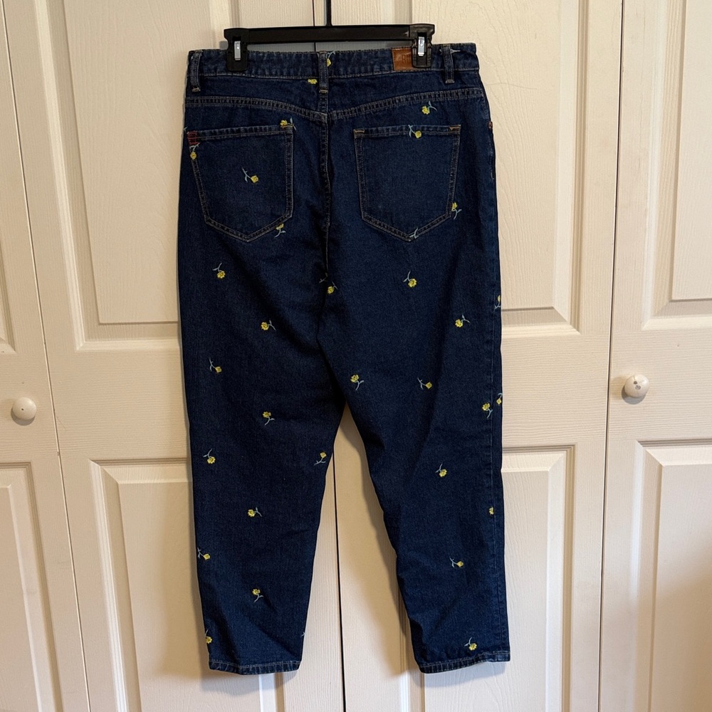 BDG Dark Blue mom Jeans high rise slim with Yellow Floral Embroidery - Picture 2 of 7